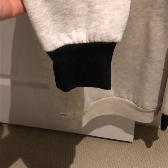 Nice sweater - Picture 3 of 3